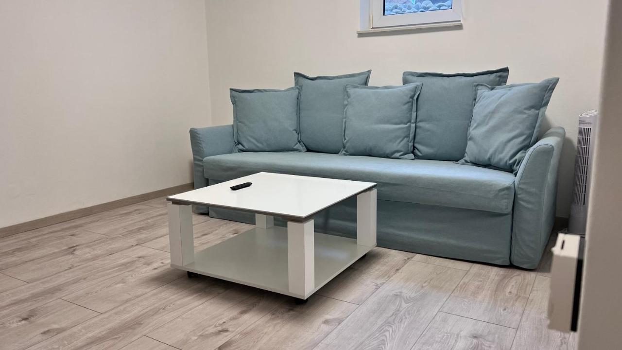 Awad'S White Apartment 鲁斯特 外观 照片
