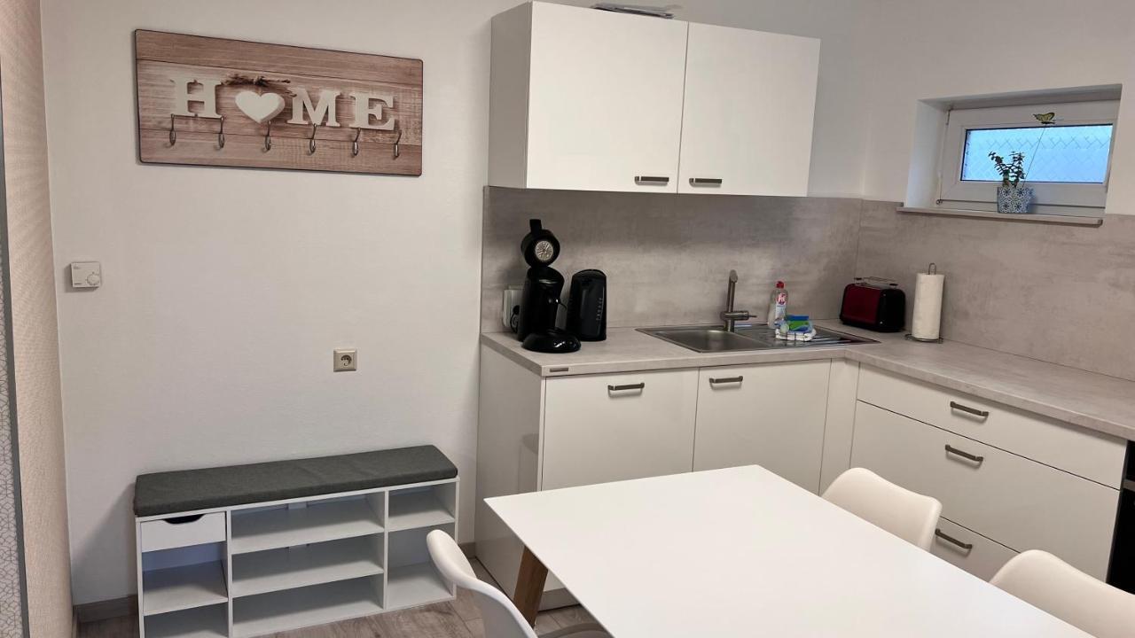 Awad'S White Apartment 鲁斯特 外观 照片